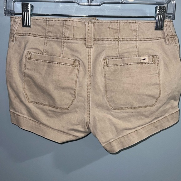 Hollister- Low rise shorts - Picture 2 of 3